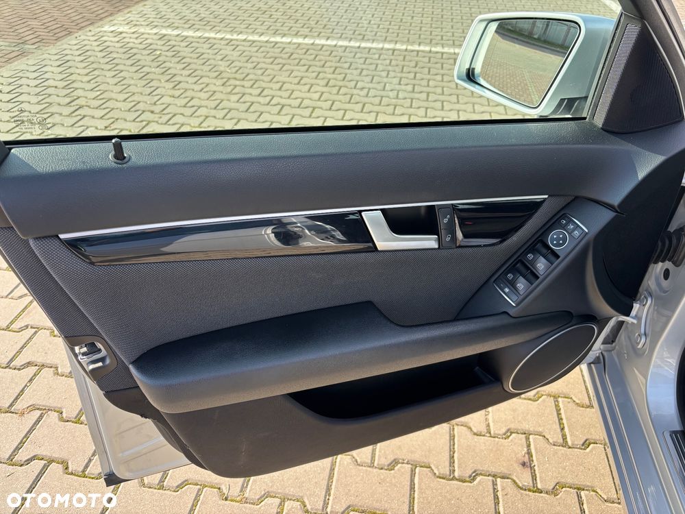 Mercedes-Benz Klasa C 220 CDI DPF BlueEFFICIENCY - 15