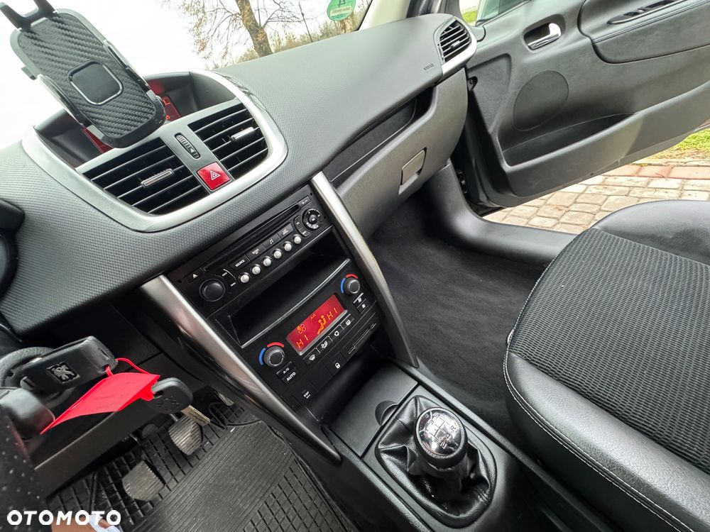 Peugeot 207 - 11