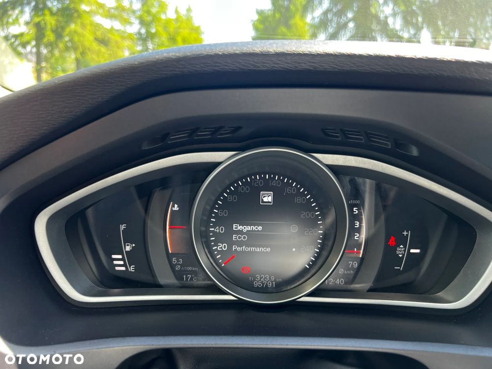 Volvo V40 Cross Country D2 Momentum - 20