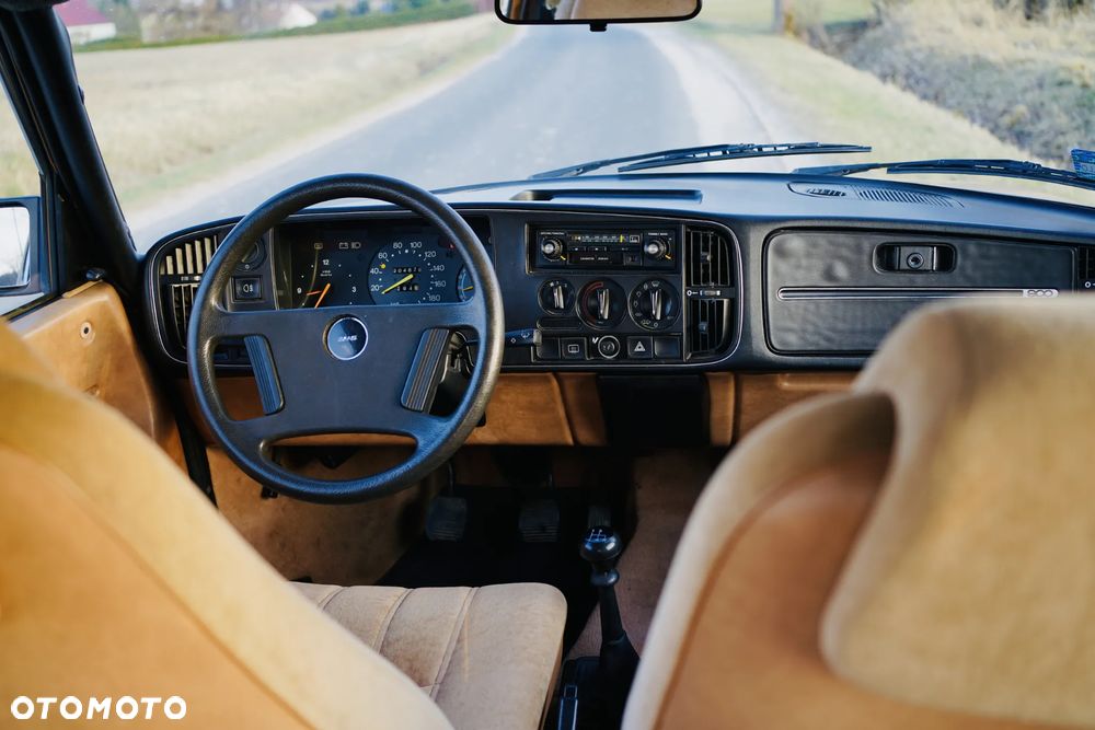 Saab 900 - 18