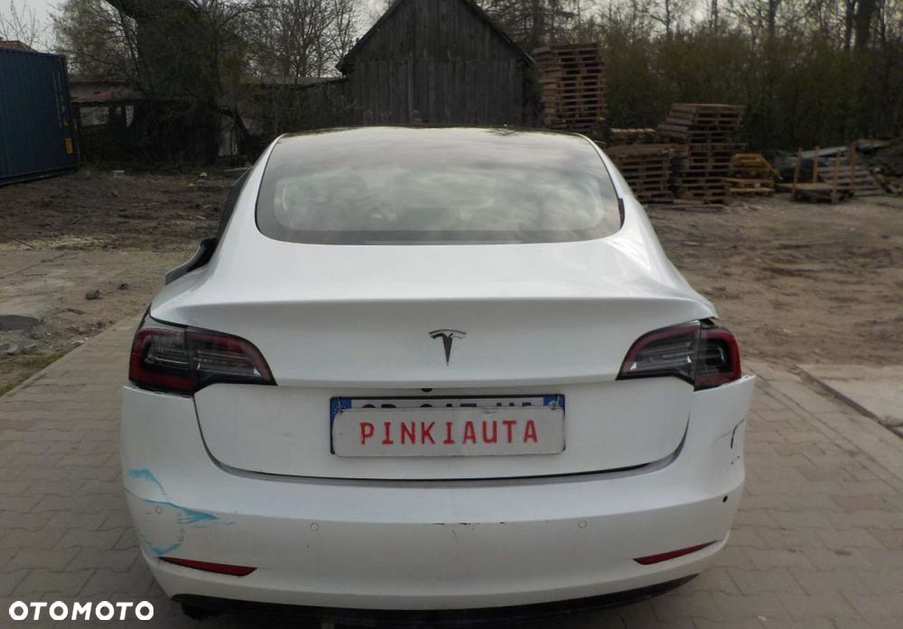 Tesla Model 3 - 10