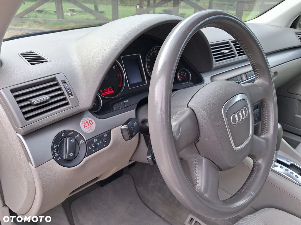 Audi A4 Limousine - 10