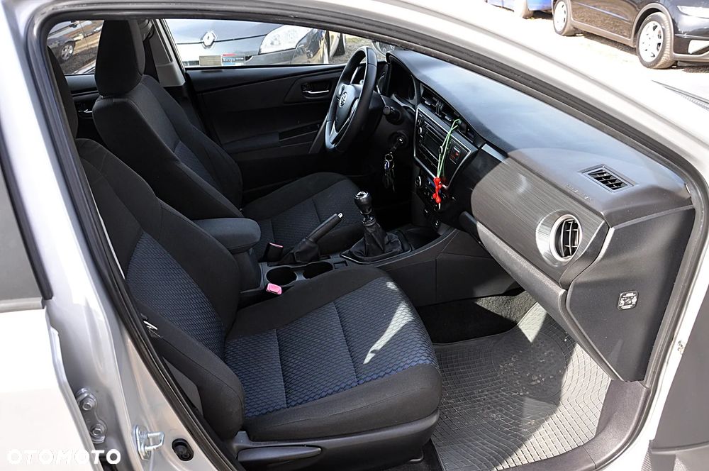 Toyota Auris 1.4 D-4D Luna - 19