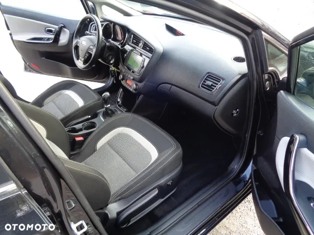 Kia Ceed 1.6 GDI ISG Dream-Team Edition - 12