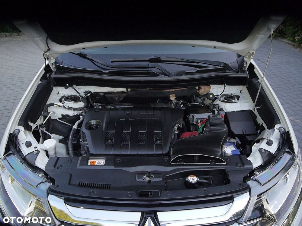 Mitsubishi Outlander 2.2 DI-D 4WD Automatik Diamant Edition+ - 39