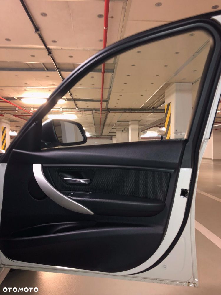 BMW Seria 3 328i xDrive - 3
