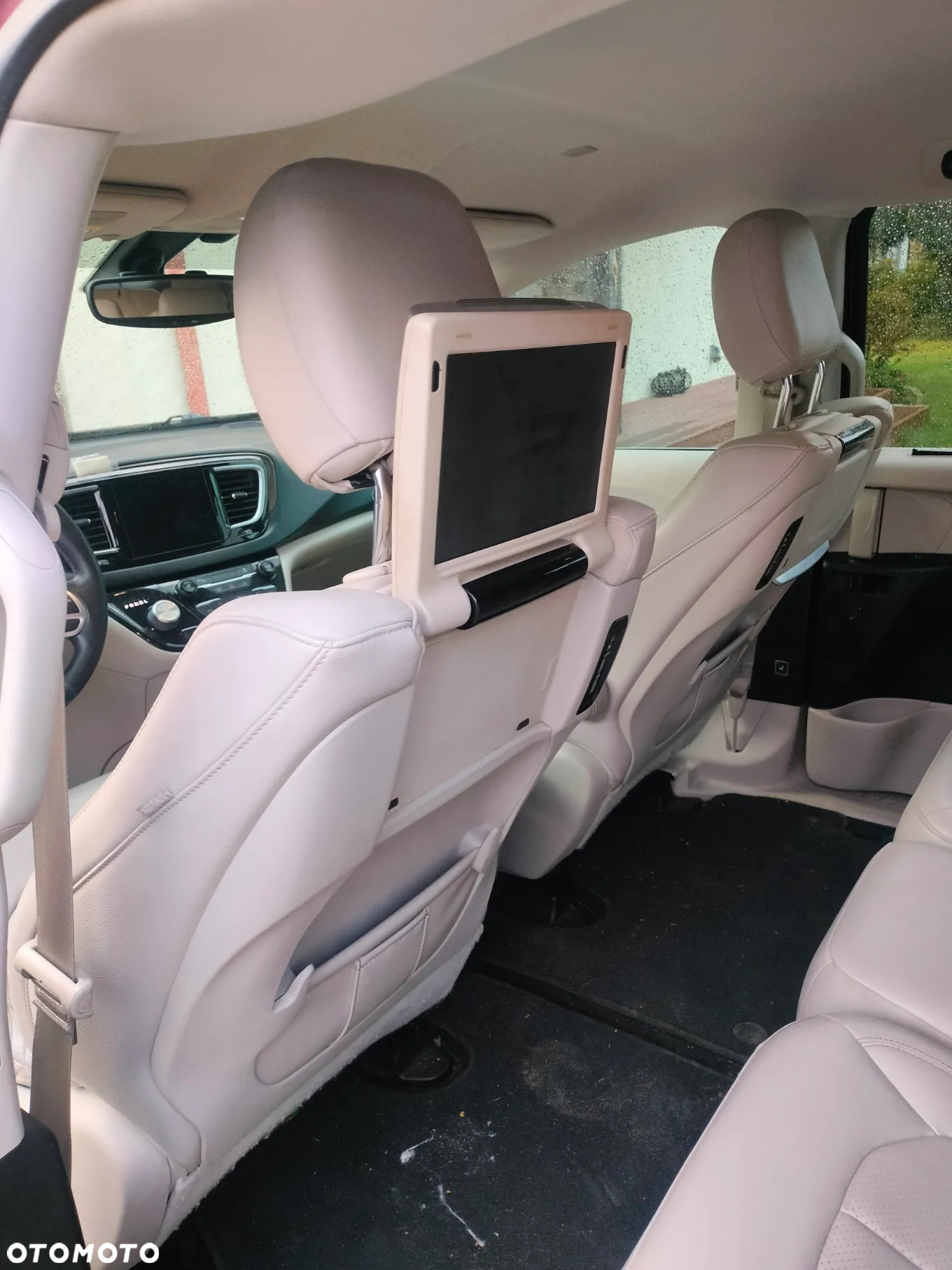 Chrysler Pacifica - 12