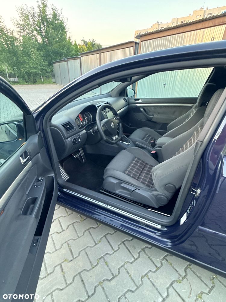 Volkswagen Golf - 11
