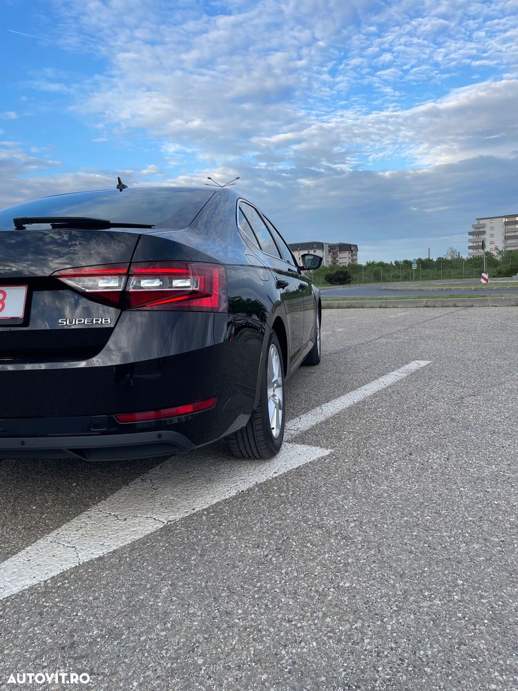 Skoda Superb 2.0 TDI DSG Style - 23