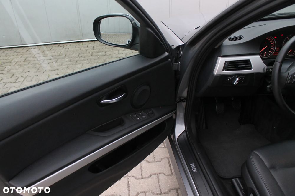 BMW Seria 3 318d DPF Edition Exclusive - 26