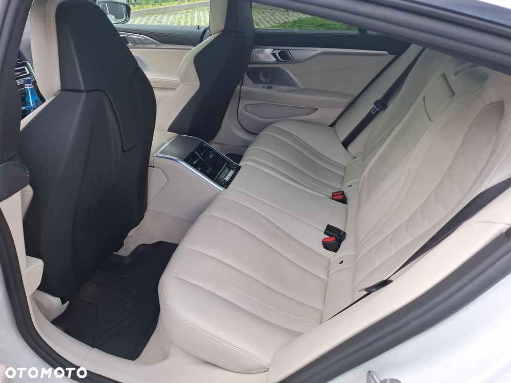BMW Seria 8 - 7