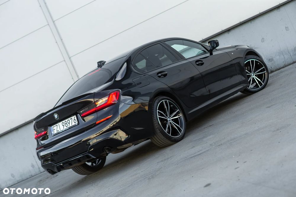 BMW Seria 3 320d xDrive M Sport Shadow - 23