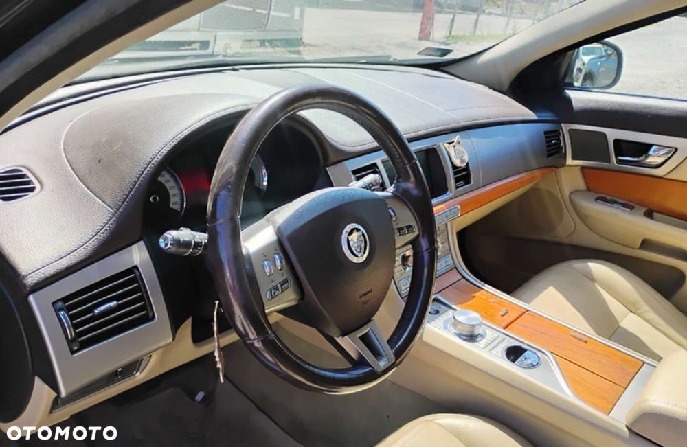 Jaguar XF - 27
