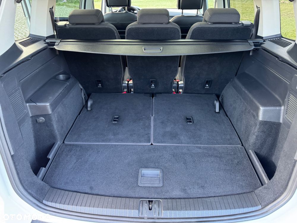 Volkswagen Touran - 34