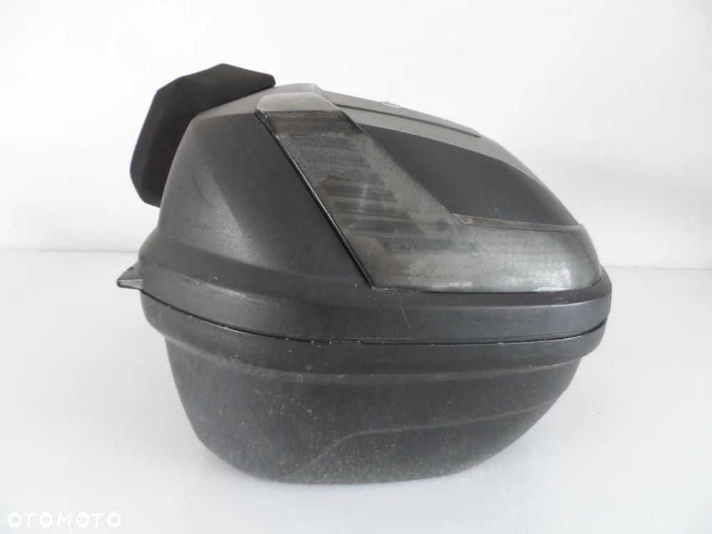 KUFER MOTOCYKLOWY GIVI Z OPARCIEM - 3