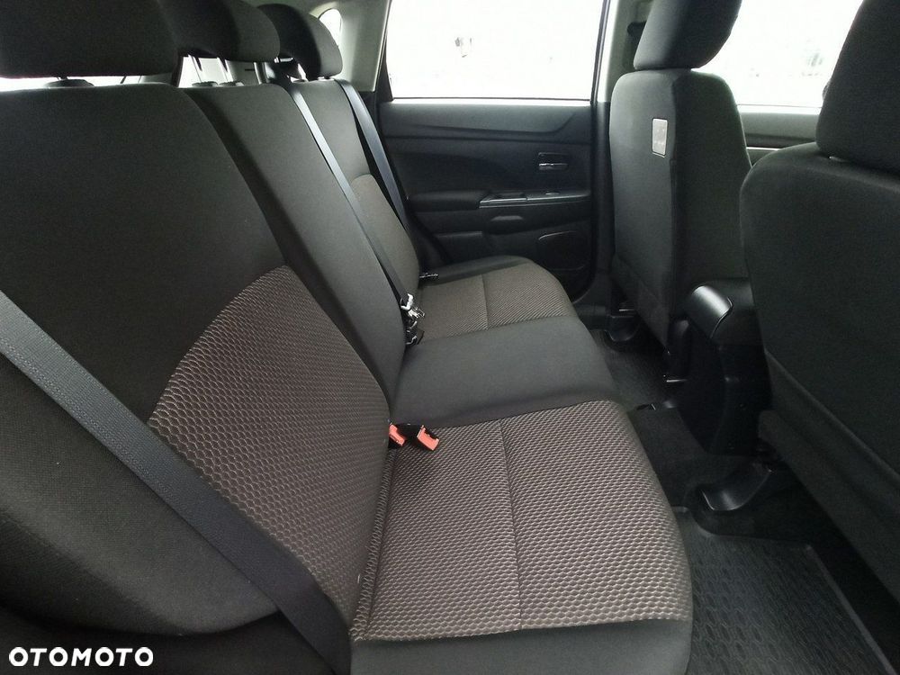 Mitsubishi ASX - 10