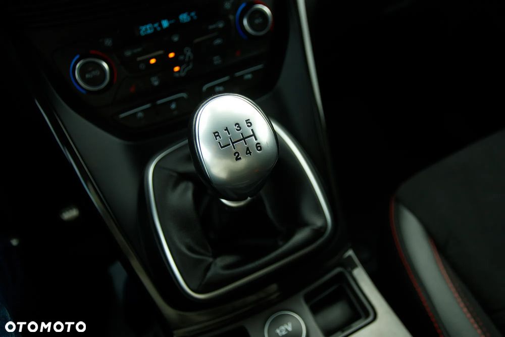 Ford Kuga 1.5 EcoBoost 2x4 ST-Line - 27