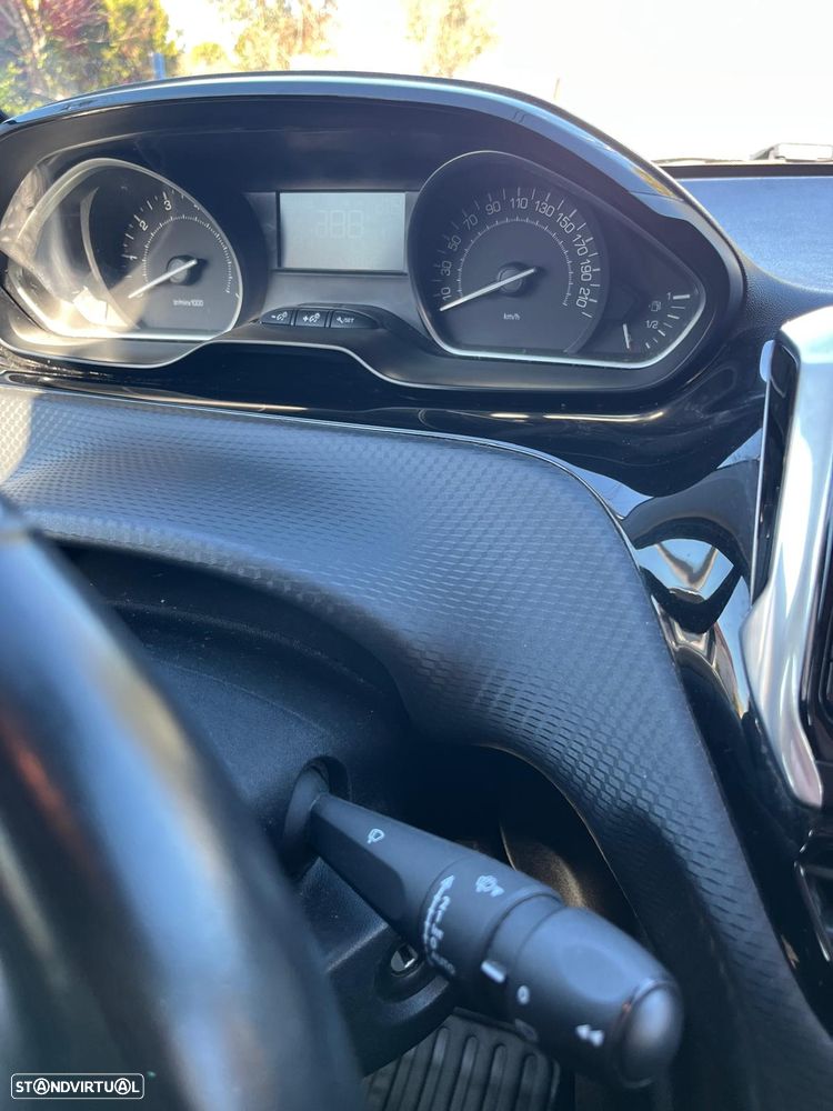 Peugeot 208 - 32