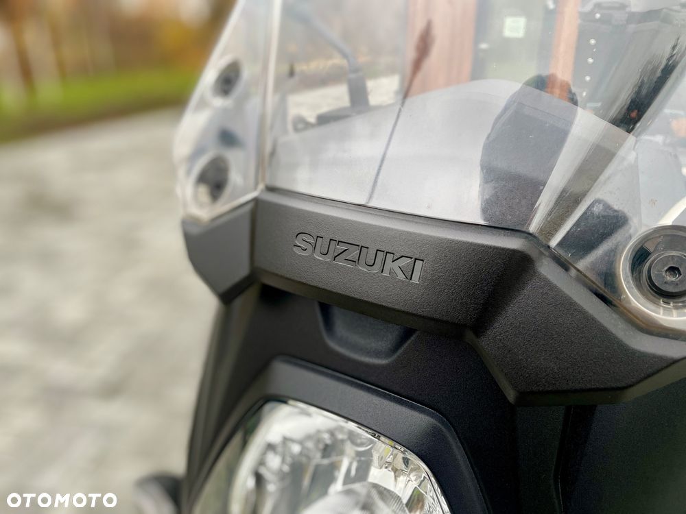 Suzuki V-STROM - 10