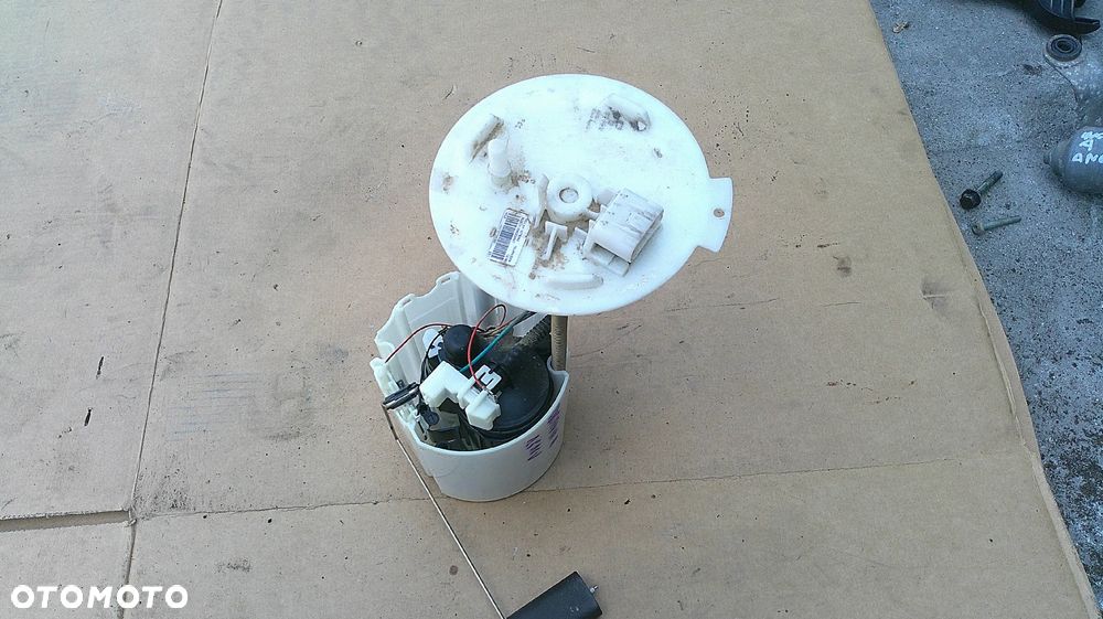 OPEL INSIGNIA A 1.8 16V POMPA PALIWA