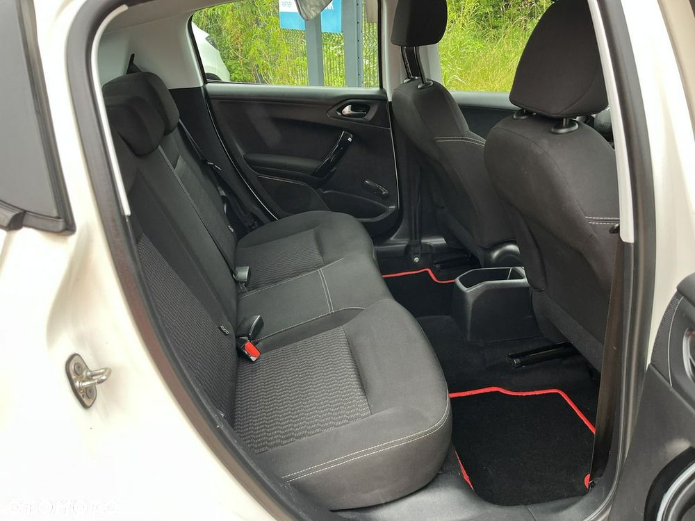 Peugeot 208 - 16