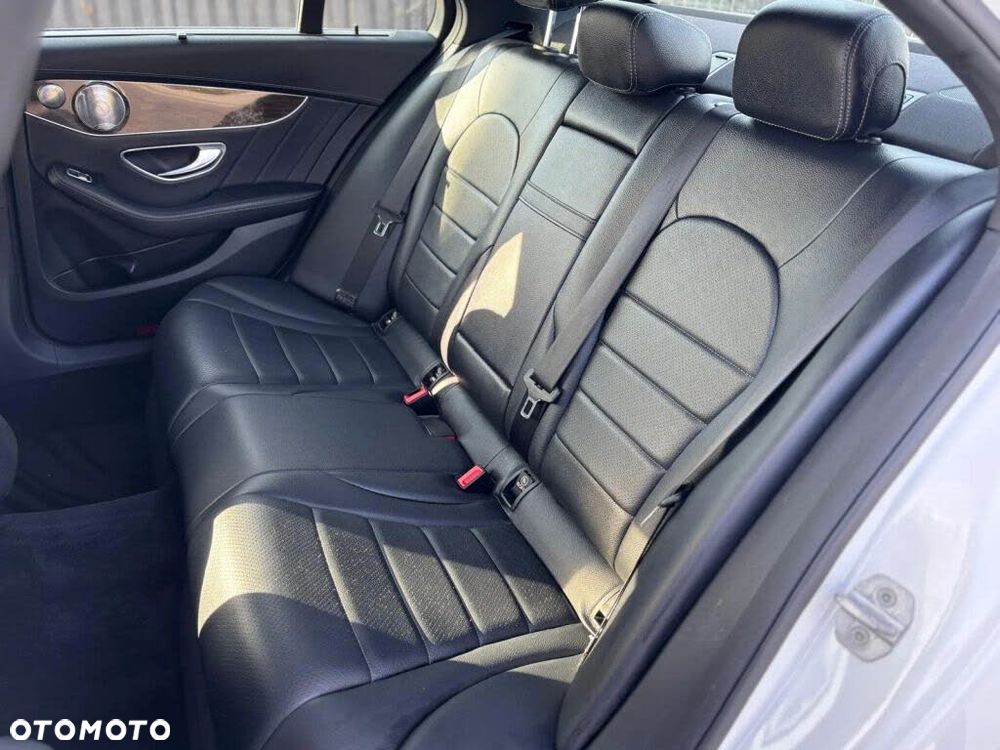 Mercedes-Benz Klasa C 300 7G-TRONIC - 17