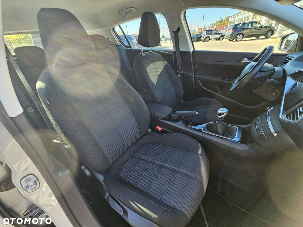 Peugeot 308 1.6 THP Access - 36