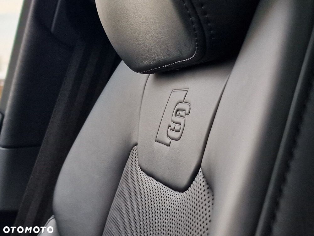 Audi S8 - 37