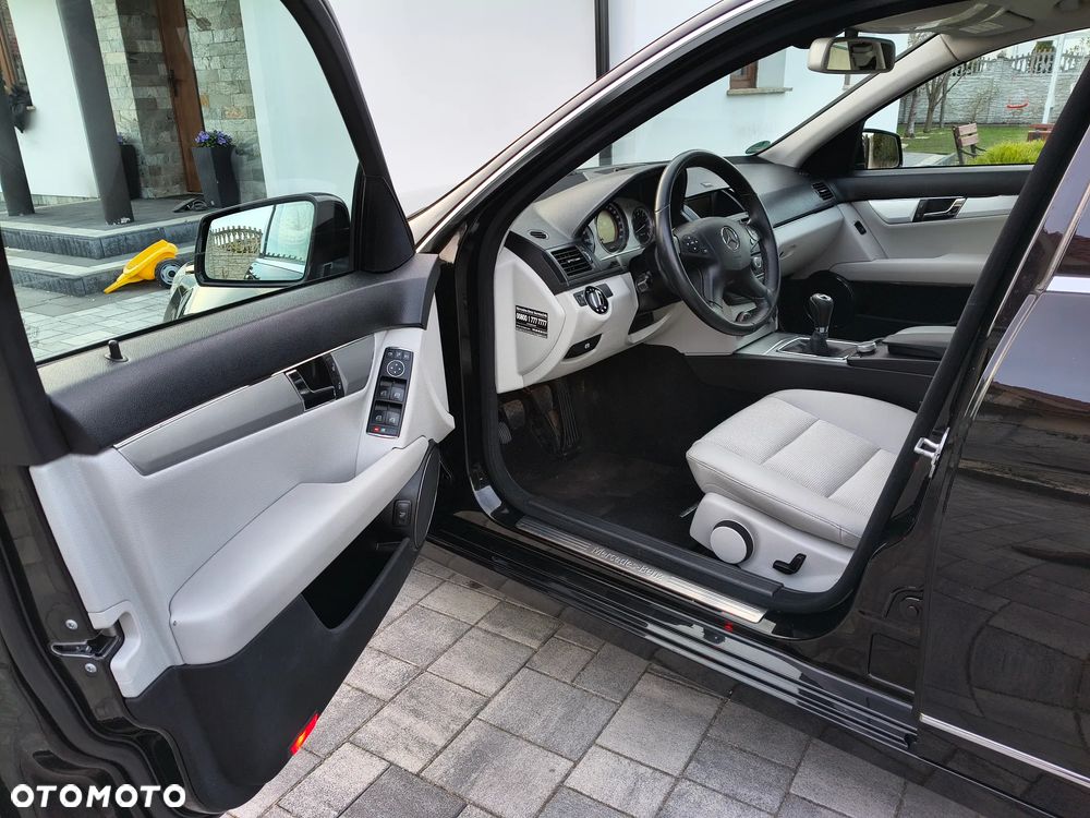 Mercedes-Benz Klasa C 180 Kompressor BlueEFFICIENCY Avantgarde - 16