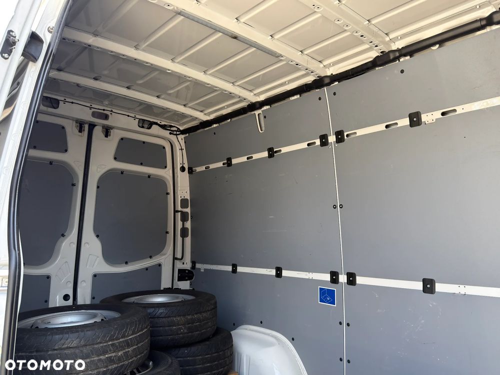Volkswagen CRAFTER L2H2 - 30