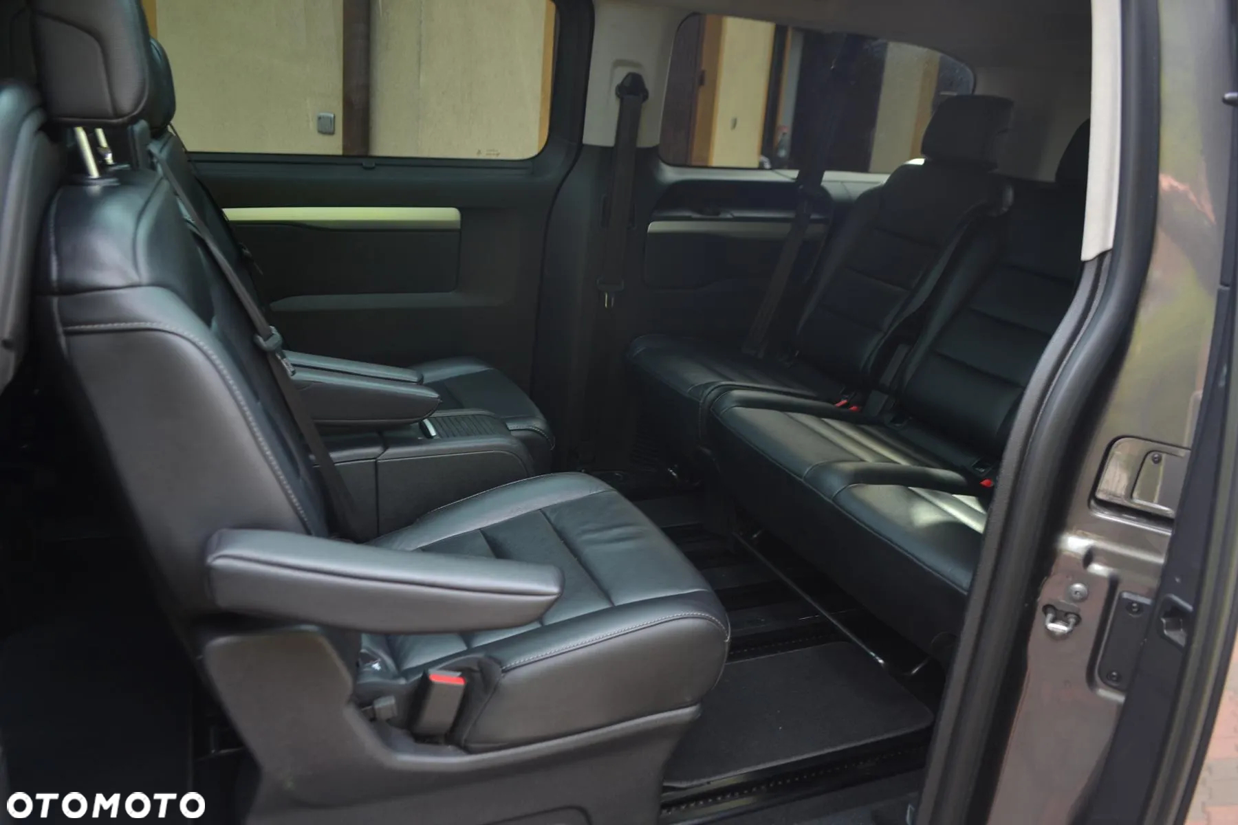 Peugeot Traveller 2.0 BlueHDi Long Business Vip - 36