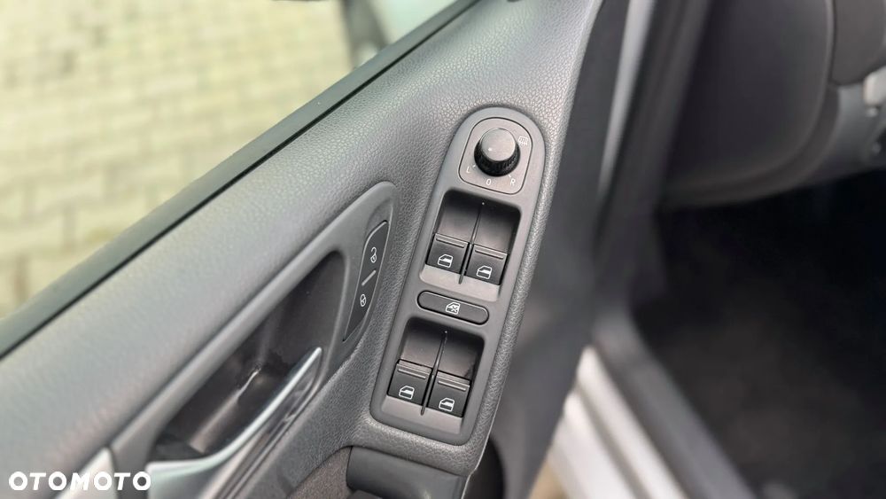 Volkswagen Golf VI 1.4 Comfortline - 17