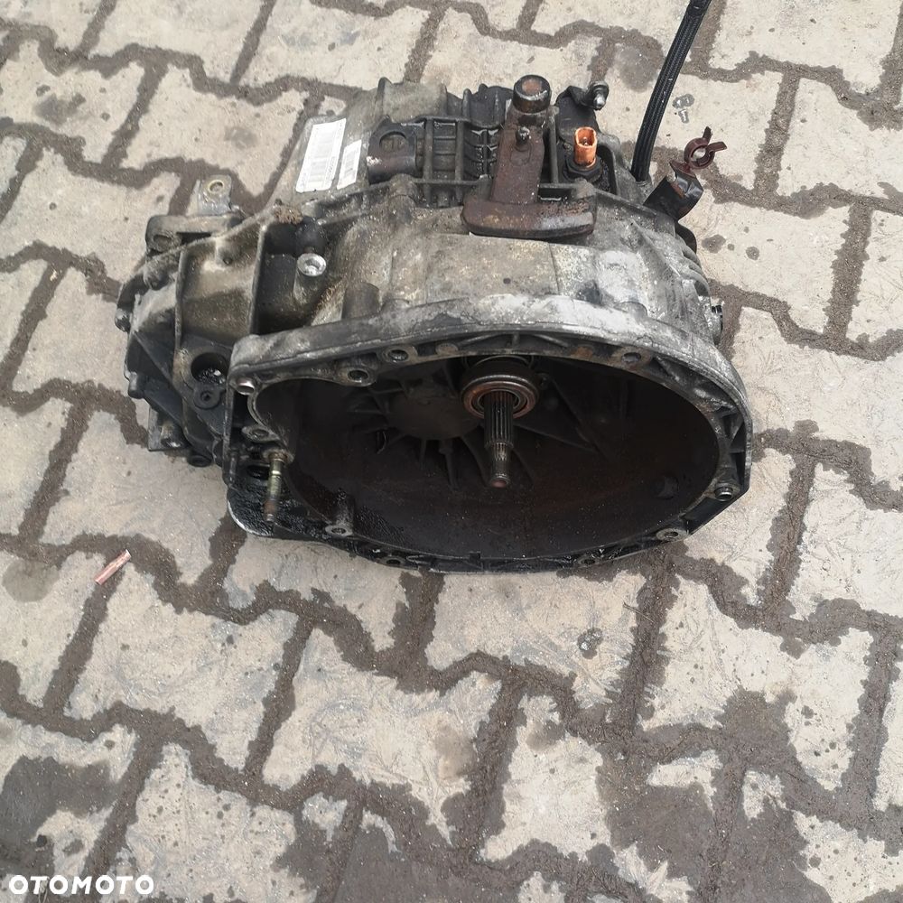 SKRZYNIA BIEGÓW TRAFIC VIVARO PRIMASTAR 1.9 6B - 1