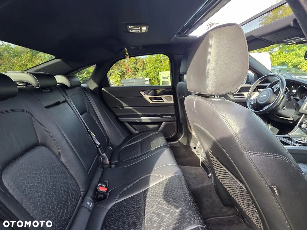 Jaguar XF 2.0 i4D R-Sport - 16