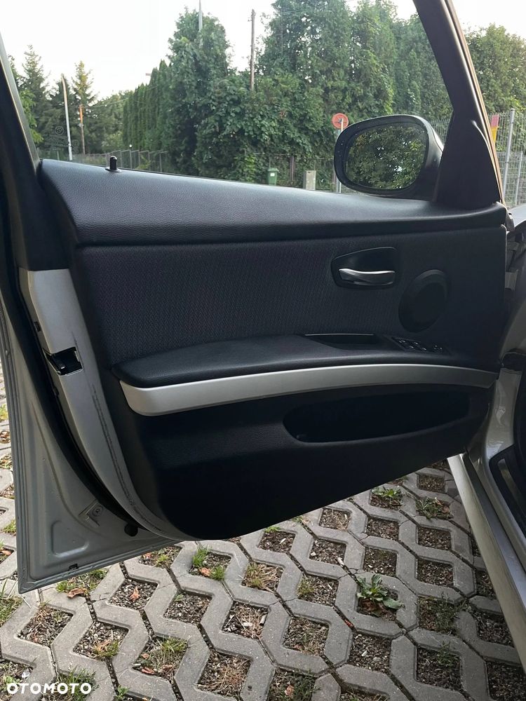 BMW Seria 3 318d - 30