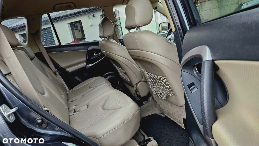 Toyota RAV4 - 6