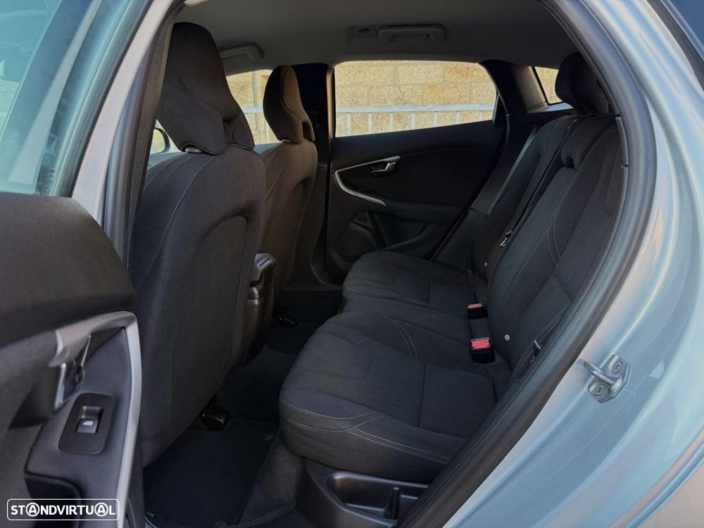 Volvo V40 Cross Country 1.6 D2 Kinetic - 10