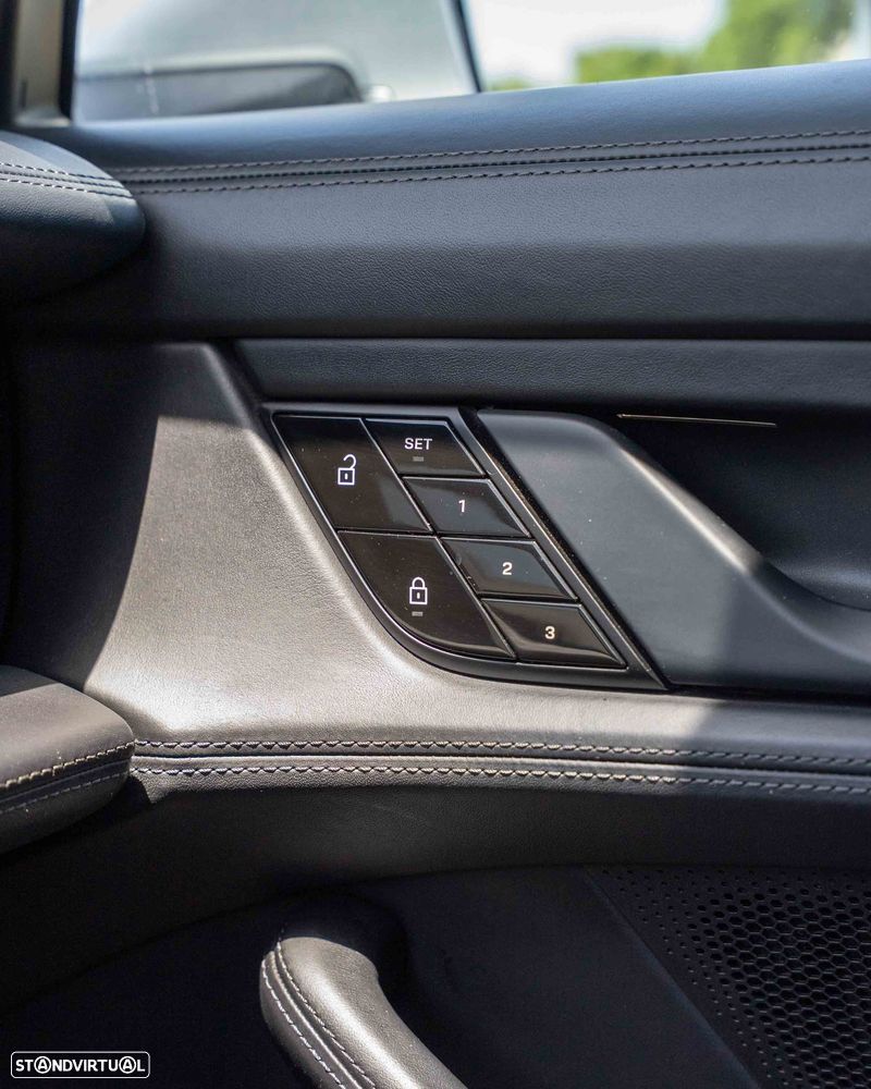 Porsche Taycan Turbo - 44