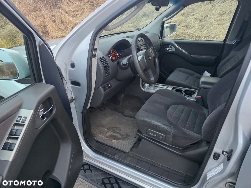Nissan Pathfinder - 12