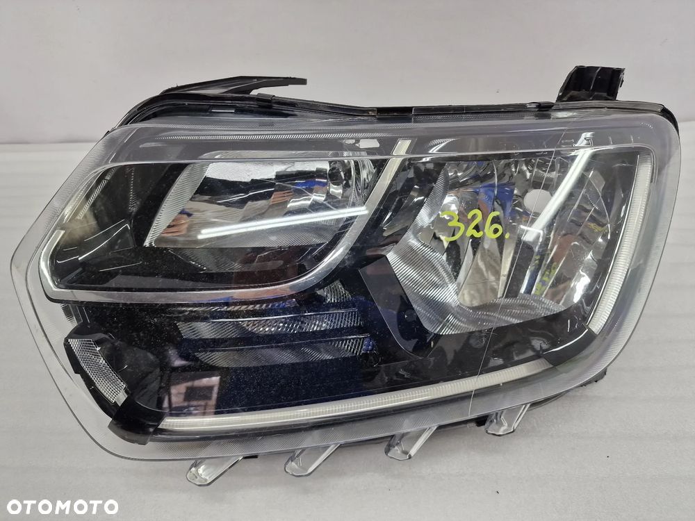 DACIA DUSTER II 17- LEWA LAMPA PRZEDNIA PRZÓD LED , NR 260609367R , NR AUKCJI LA326 - 1