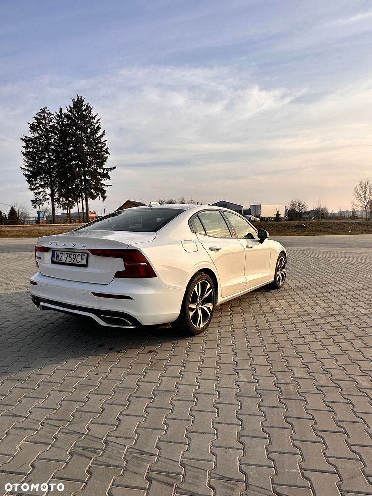 Volvo S60 B4 B R-Design - 5