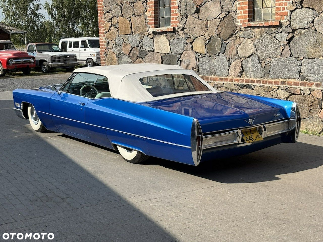 Cadillac Deville - 28