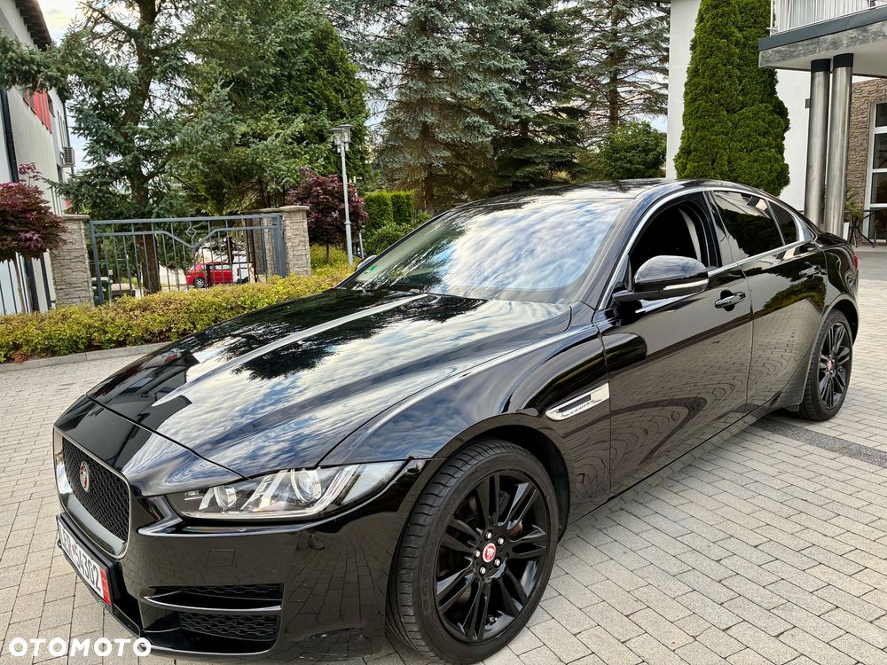 Jaguar XE 20d AWD Portfolio - 1