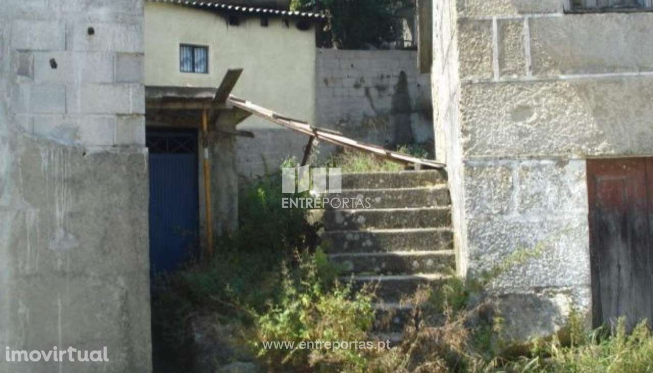 Venda Moradia para reconstruir, junto à estrada, Grilo, Baião - Grande imagem: 3/18