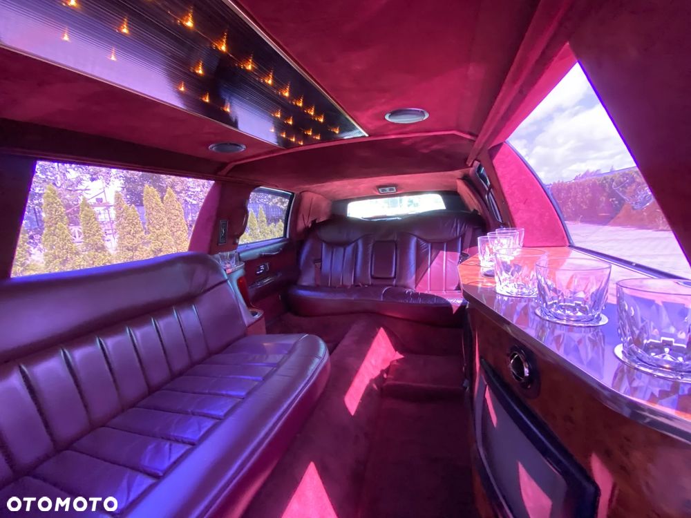 Lincoln Town Car ver-4-6-executive - 16