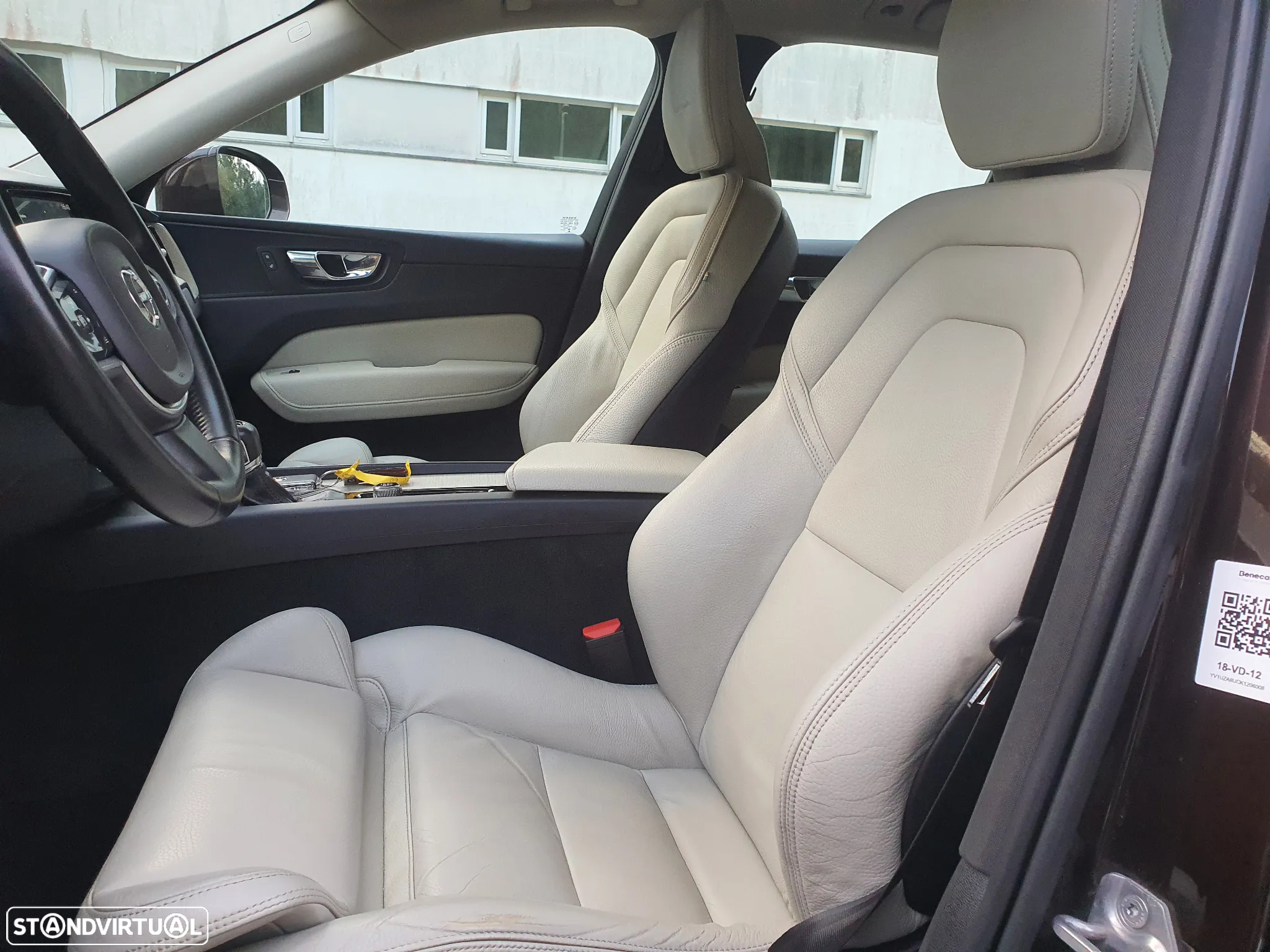 Volvo XC 60 2.0 D4 Inscription AWD Geartronic - 29