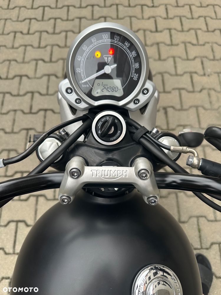 Triumph Street Twin - 11