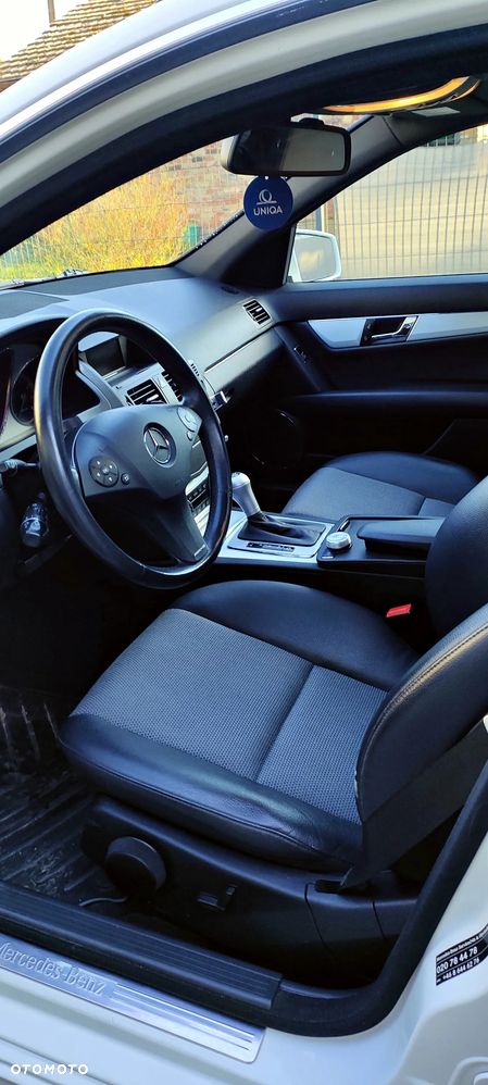 Mercedes-Benz Klasa C 180 CGI Automatik BlueEFFICIENCY Avantgarde - 18