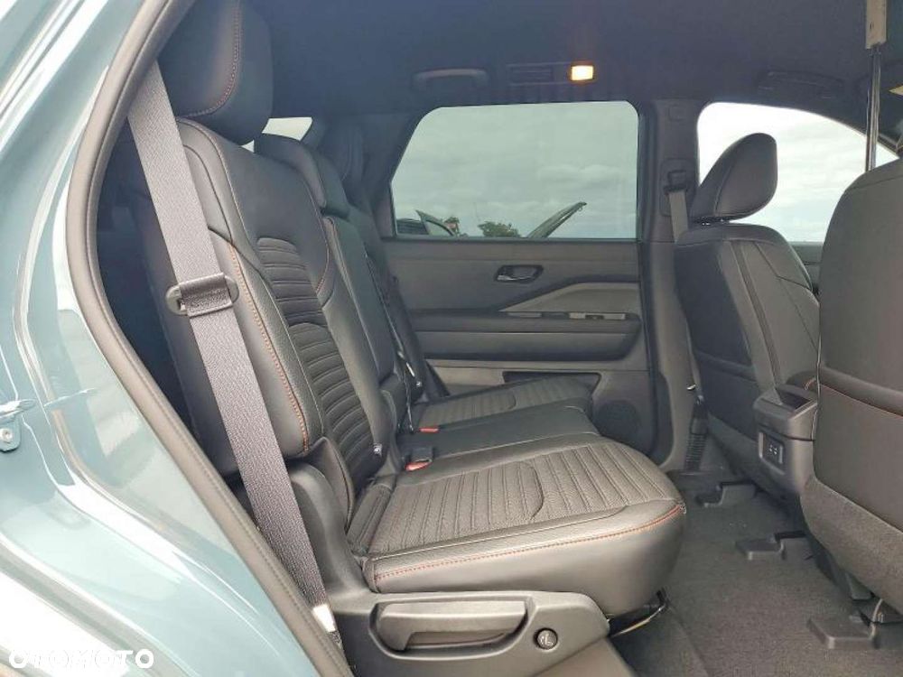 Nissan Pathfinder - 10
