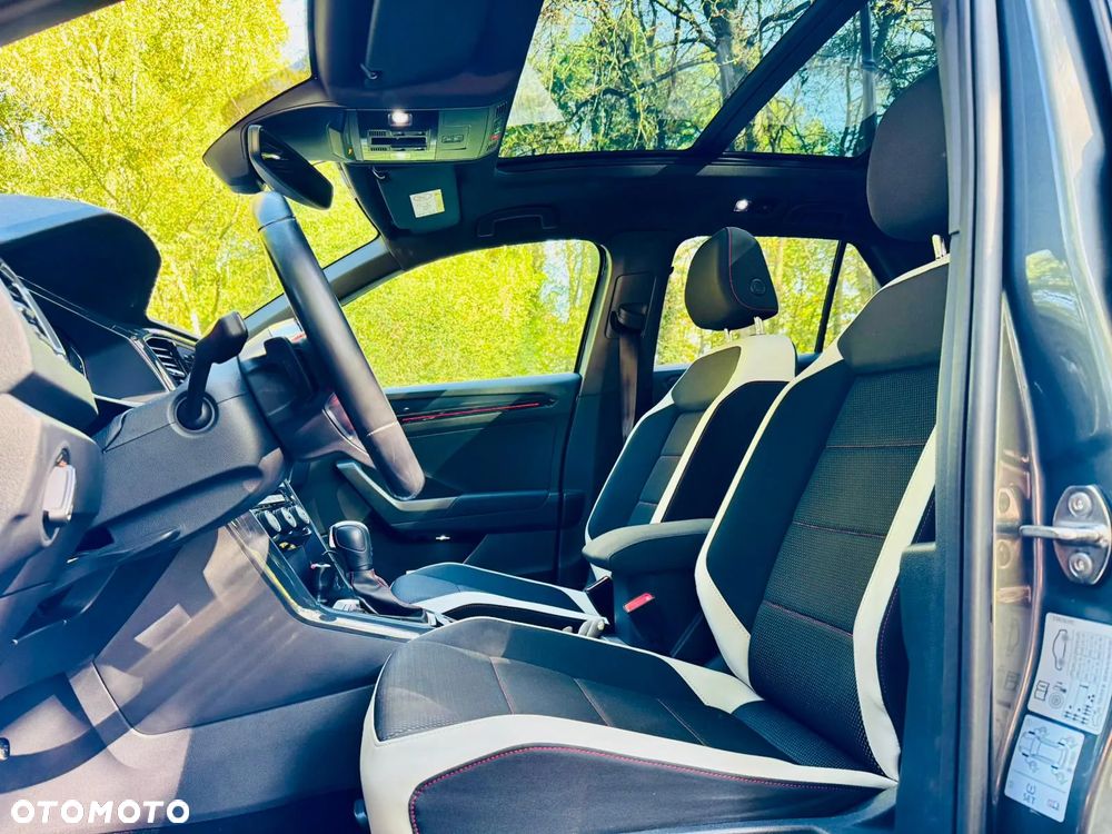 Volkswagen T-Roc - 9